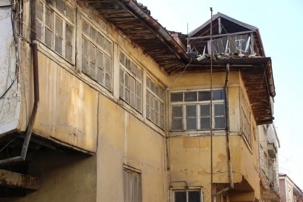 Türkiye’nin en ilginç sokağı: 230 yıllık binanın altından geçiyor!